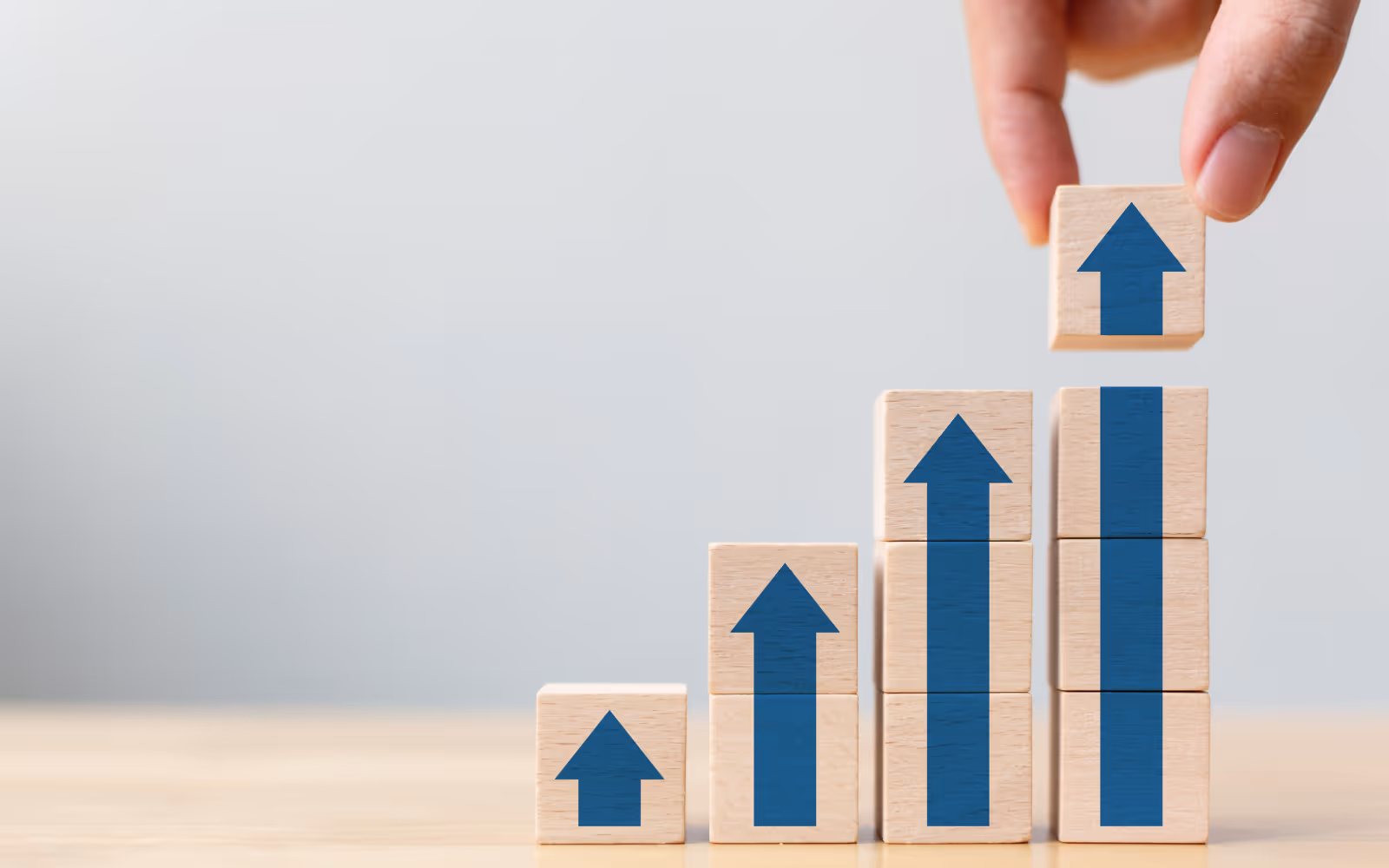 Graph showing profit growth made up of wooden boxes for a restaurant, illustrating the impact of successful loyalty programs on revenue.
